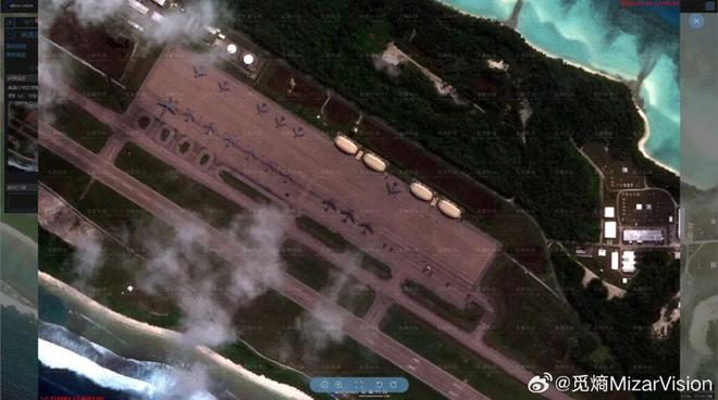 1架是因为遵守美俄New-START规定？俄罗斯轰炸机“傻呵呵”露天停放被乌军击中4(图2)